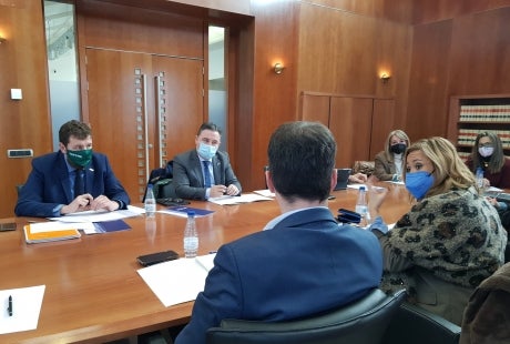 Los empresarios buscarán trabajadores en el extranjero Los empresarios buscarán trabajadores en el extranjero