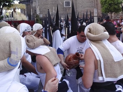 Salud recomienda reducir los ensayos y mascarilla FFP2 para los costaleros Salud recomienda reducir los ensayos y mascarilla FFP2 para los costaleros
