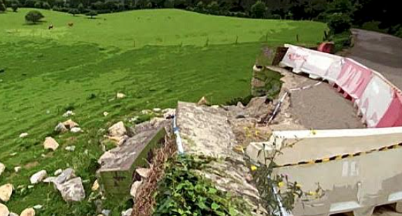 El Ayuntamiento de Llanes invierte 49.859´52 euros en construir una escollera en Rioseco y otra en Las Xareras El Ayuntamiento de Llanes invierte 49.859´52 euros en construir una escollera en Rioseco y otra en Las Xareras