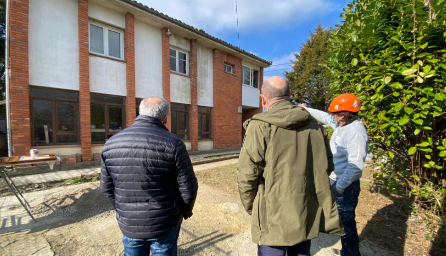 Parres desarrolla la rehabilitación de Cuadroveña con una inversión de 44.342 euros Parres desarrolla la rehabilitación de Cuadroveña con una inversión de 44.342 euros