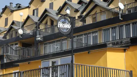 Un incendio en un hostal de Pradollano (Sierra Nevada) despierta la indignación de los vecinos Un incendio en un hostal de Pradollano (Sierra Nevada) despierta la indignación de los vecinos