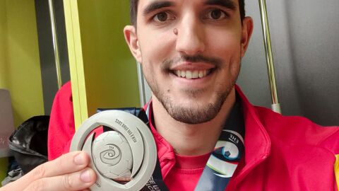 Miguel Sánchez-Migallón con la medalla de plata Miguel Sánchez-Migallón con la medalla de plata