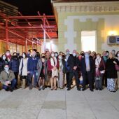 Los escritores visitan la muestra que conmemora el 175 aniversario del Teatro Principal 
