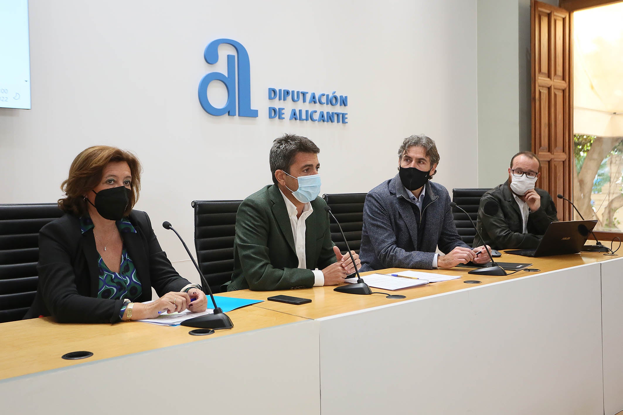 La Diputación hará una inversión de dos millones para la creación de un banco de proyectos europeos en la provincia de Alicante La Diputación hará una inversión de dos millones para la creación de un banco de proyectos europeos en la provincia de Alicante