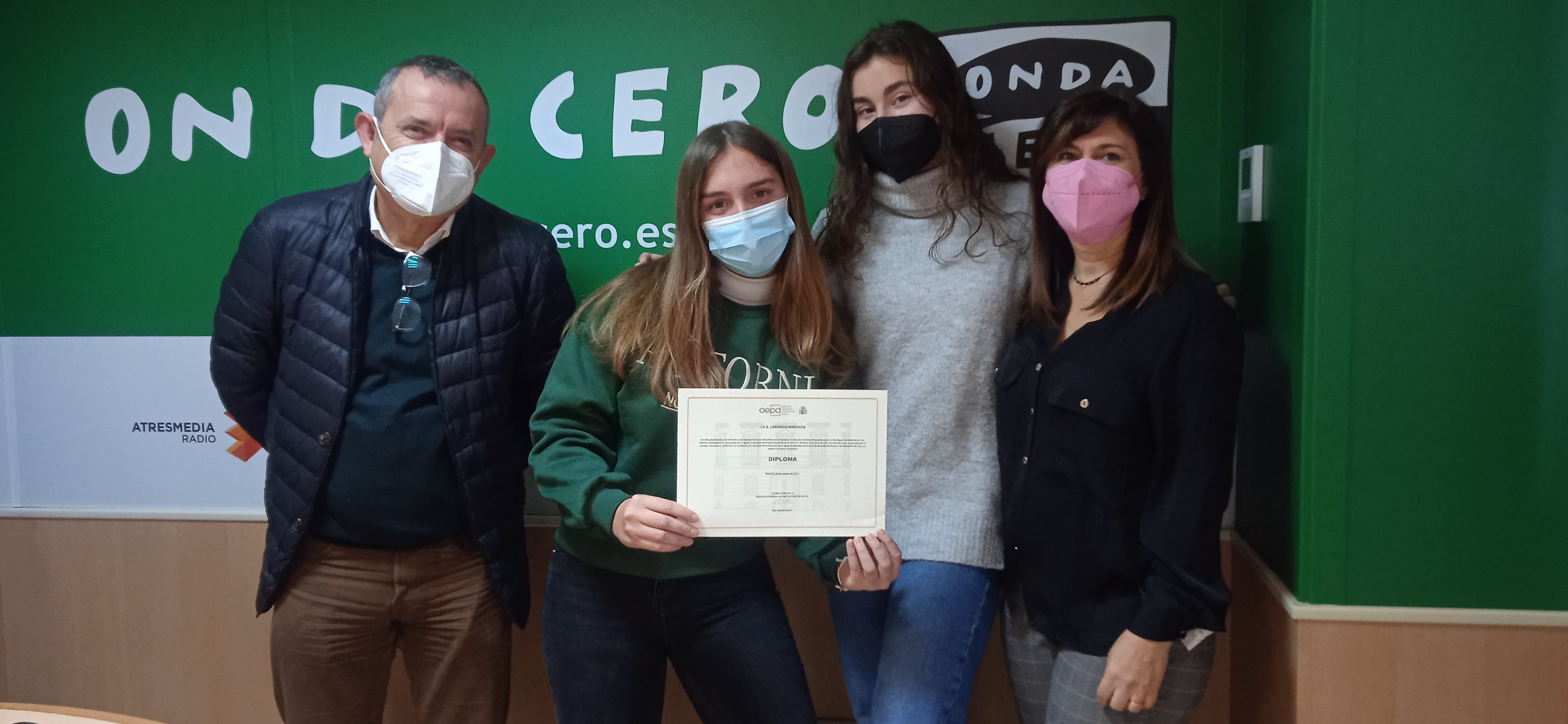 El IES Canónigo Manchón consolida y refuerza su programa de prevención de los riesgos del mal uso de los dispositivos móviles El IES Canónigo Manchón consolida y refuerza su programa de prevención de los riesgos del mal uso de los dispositivos móviles