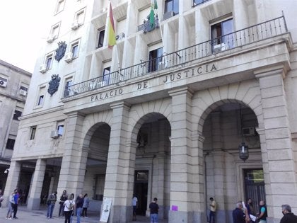 La Audiencia Provincial de Sevilla condena a dos años de cárcel al exdirector de Trabajo por las ayudas a Industrias Elizana La Audiencia Provincial de Sevilla condena a dos años de cárcel al exdirector de Trabajo por las ayudas a Industrias Elizana