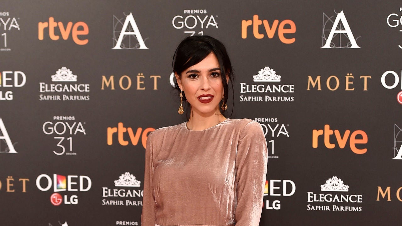 L'actriu Cristina Brondo publica un llibre de ioga per a fer en familia L'actriu Cristina Brondo publica un llibre de ioga per a fer en familia