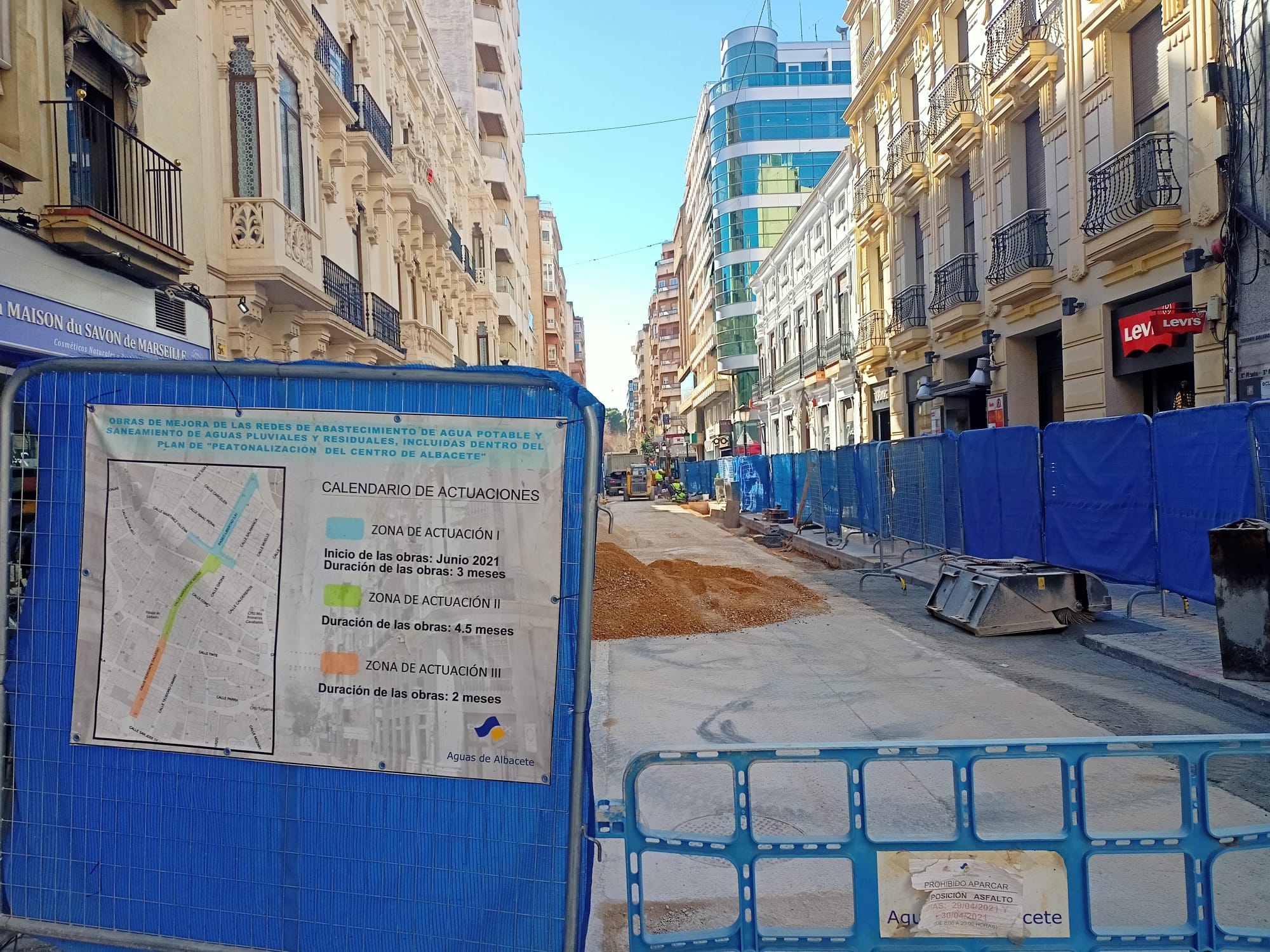 La ampliación de las obras de Tesifonte Gallego genera discordia en el pequeño comercio La ampliación de las obras de Tesifonte Gallego genera discordia en el pequeño comercio