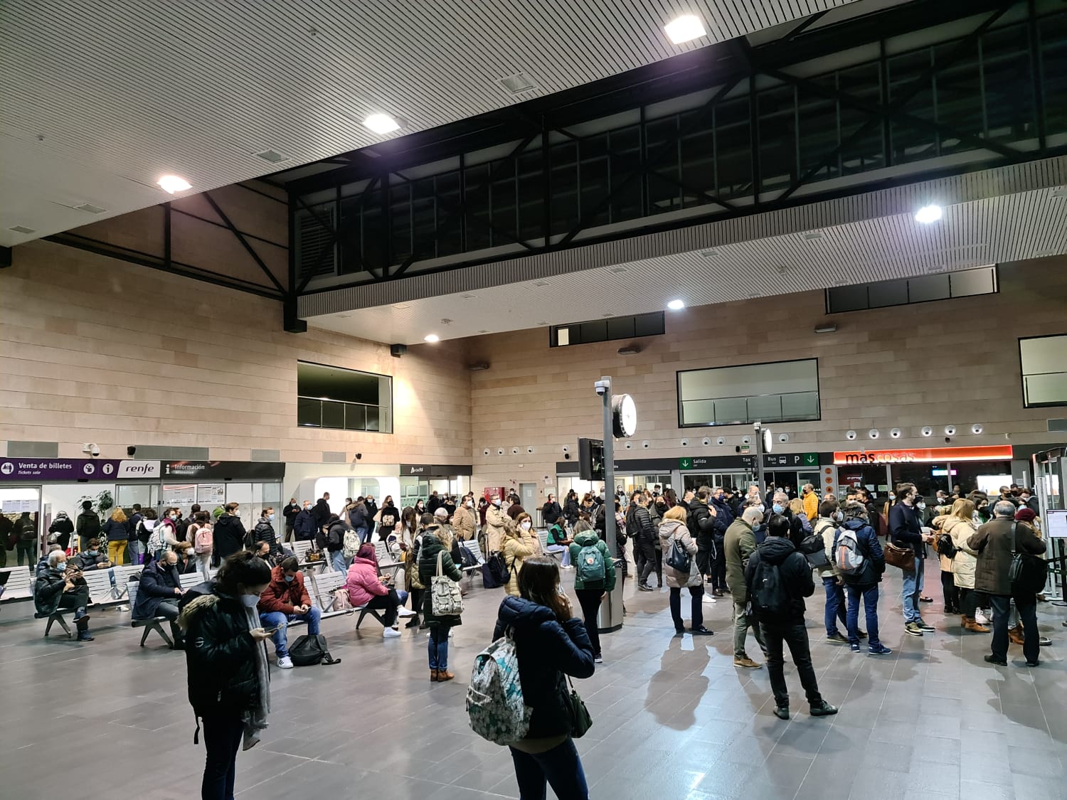 9 trenes se han visto afectados por la avería informática que ha interrumpido la circulación ferroviaria desde Segovia a primera hora de la mañana 9 trenes se han visto afectados por la avería informática que ha interrumpido la circulación ferroviaria desde Segovia a primera hora de la mañana
