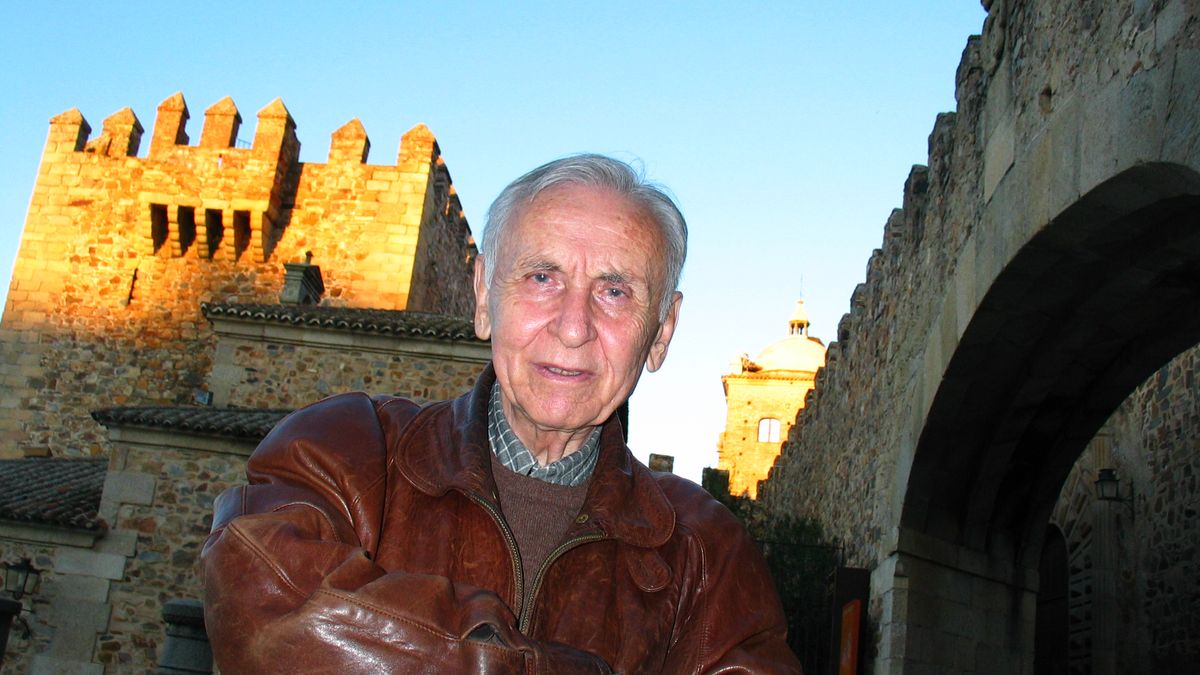 Tres días de luto oficial en Cáceres por el fallecimiento de Juan Iglesias Marcelo Tres días de luto oficial en Cáceres por el fallecimiento de Juan Iglesias Marcelo
