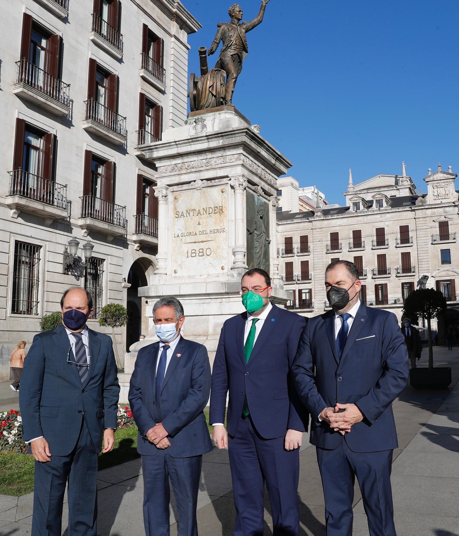 Barbón y Revilla coinciden en que será difícil encontrar acuerdos esta legislatura Barbón y Revilla coinciden en que será difícil encontrar acuerdos esta legislatura