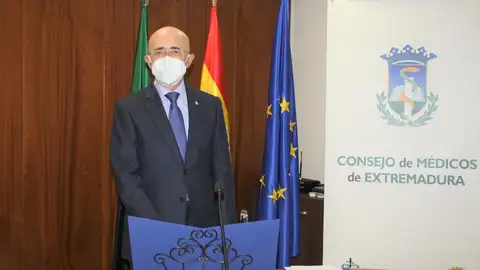 Carlos Arjona nuevo presidente del Consejo autonómico de colegios de Médicos de Extremadura Carlos Arjona nuevo presidente del Consejo autonómico de colegios de Médicos de Extremadura