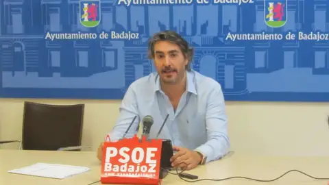 El PSOE de Badajoz pide al concejal de Deportes que se centre en mejorar el "mal" estado" de las pistas deportivas Badajoz