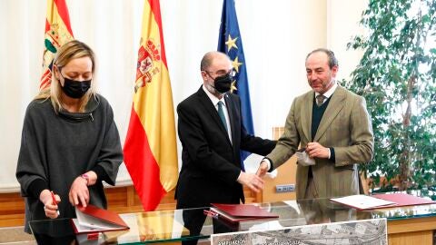 La responsable de Arag&oacute;n Plataforma Log&iacute;stica, Marta Gast&oacute;n, Lamb&aacute;n y F&eacute;lix Llorente