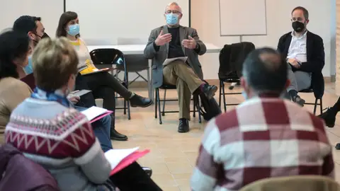 La plataforma Orriols en Lucha, en una reunión con el alcalde de València, Joan Ribó La plataforma Orriols en Lucha, en una reunión con el alcalde de València, Joan Ribó