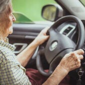Personas mayores al volante