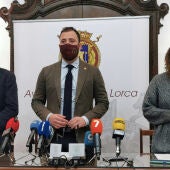El Ayuntamiento de Lorca se personará en la investigación del “asalto violento” al Pleno realizado por un grupo de manifestantes del sector porcino 