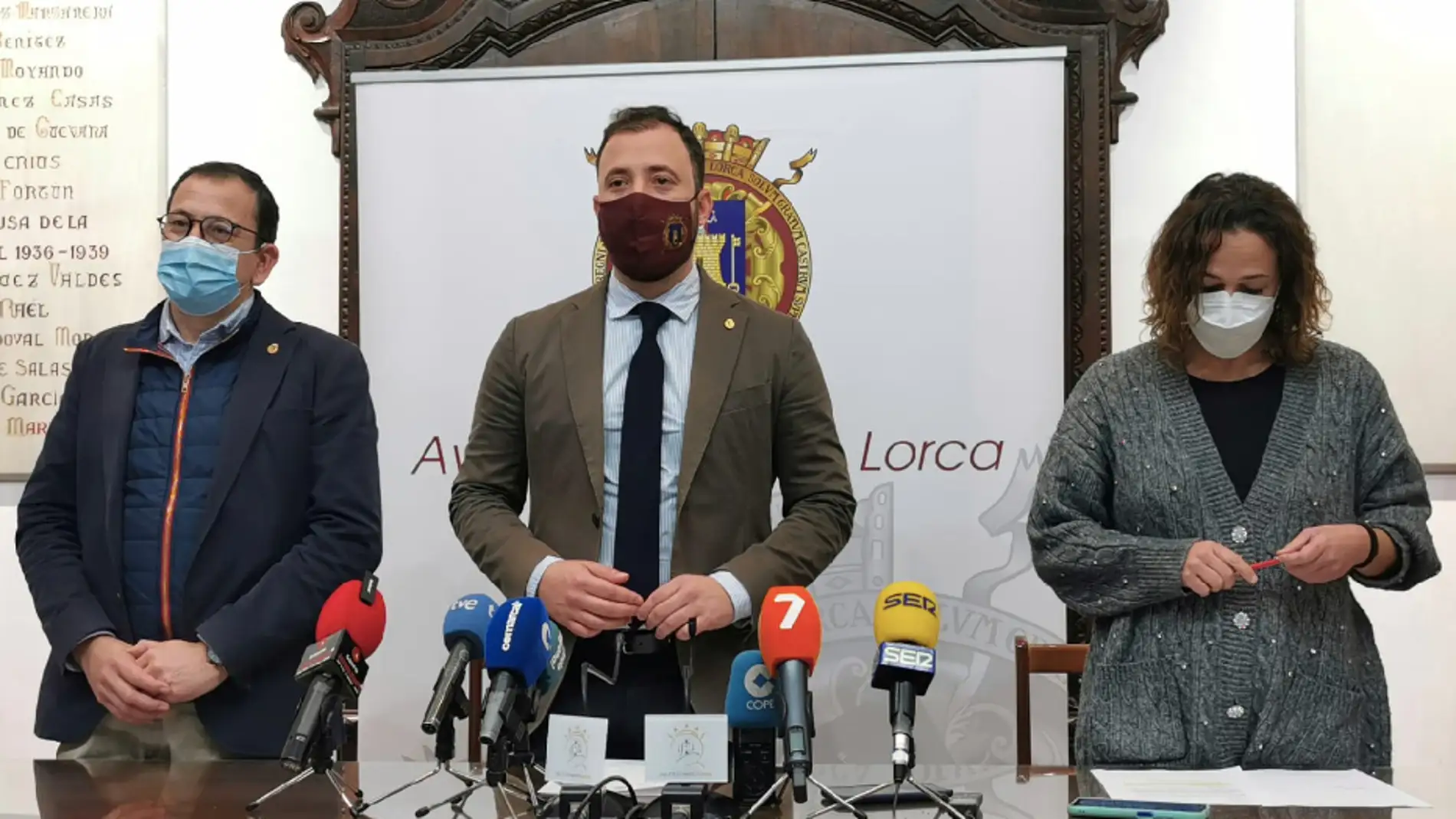 El Ayuntamiento de Lorca se personará en la investigación del “asalto violento” al Pleno realizado por un grupo de manifestantes del sector porcino 