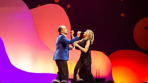Nacho Vigalondo y Paula Púa, durante el gag inicial de la gala de los Premios Feroz 2022 Nacho Vigalondo y Paula Púa, durante el gag inicial de la gala de los Premios Feroz 2022