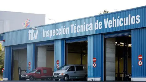 No llevar la ITV en regla conlleva una multa de 200 euros No llevar la ITV en regla conlleva una multa de 200 euros