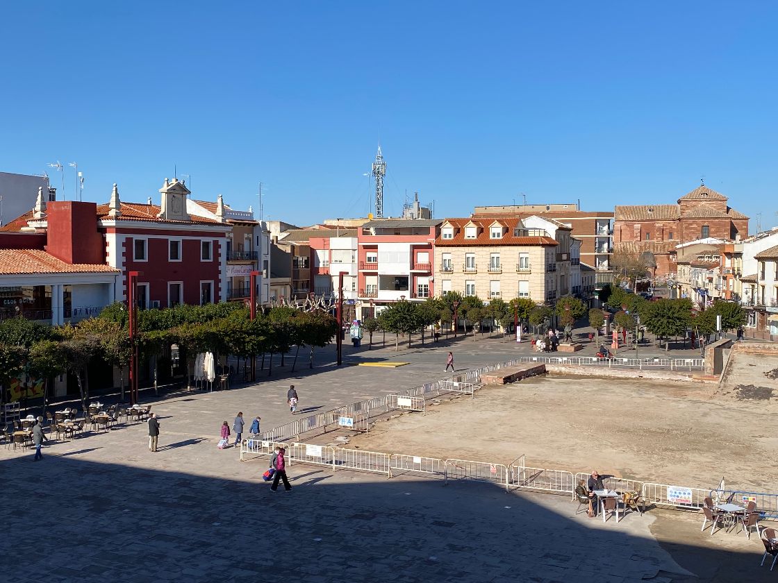 Firmado el convenio para que Tragsa retome las obras de la Plaza Firmado el convenio para que Tragsa retome las obras de la Plaza