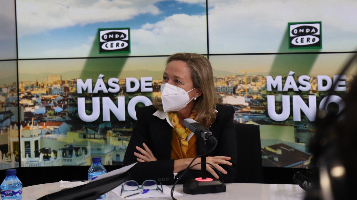 Vídeo completo de la entrevista de Carlos Alsina a Nadia Calviño Vídeo completo de la entrevista de Carlos Alsina a Nadia Calviño