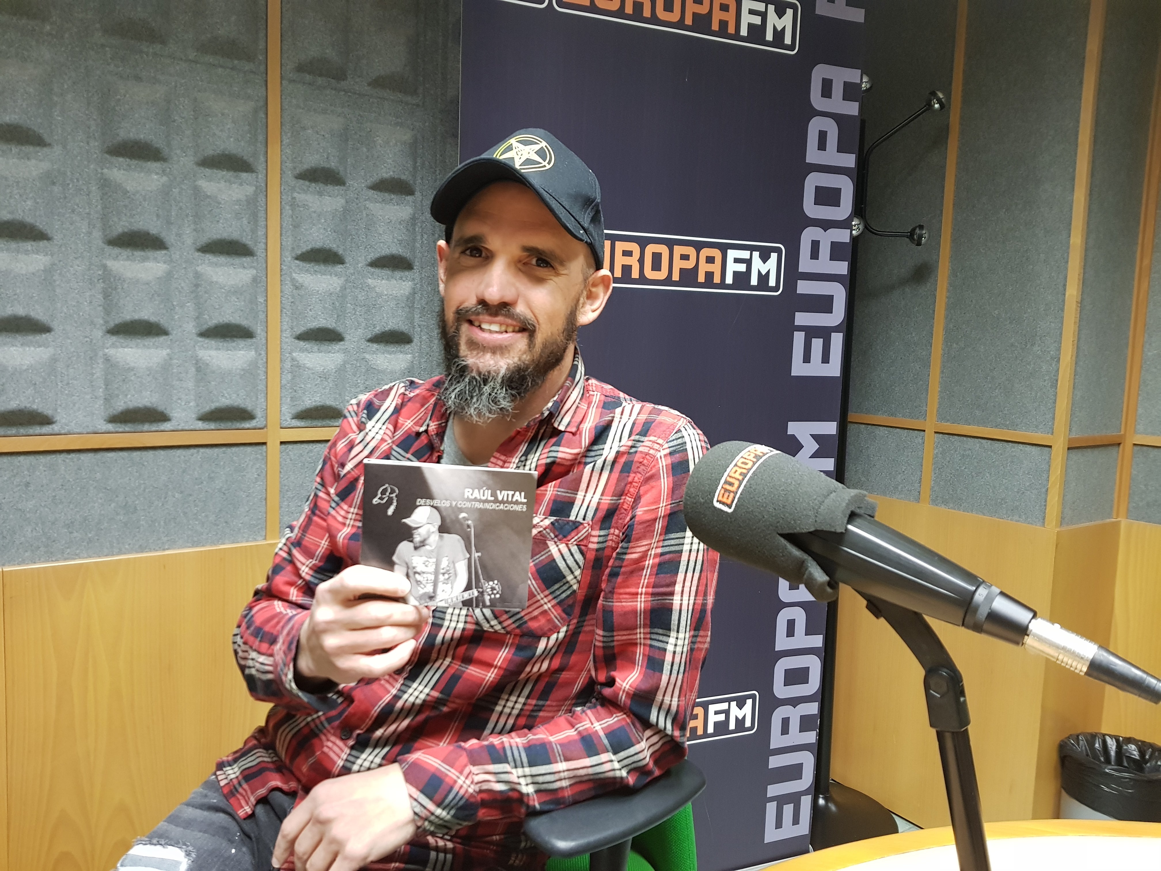 Raúl Vital nos presenta su primer cd "Desvelos y Contraindicaciones" Raúl Vital nos presenta su primer cd "Desvelos y Contraindicaciones"