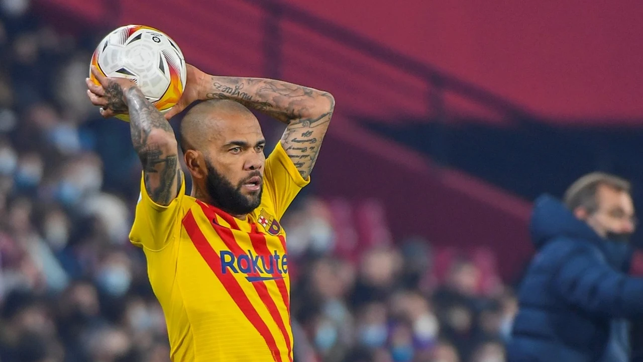 Dani Alves es el descarte para la Liga Europa