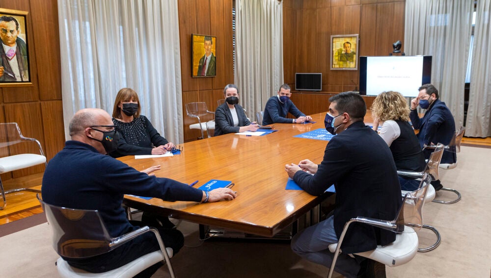 Reunión no Pazo Provincial