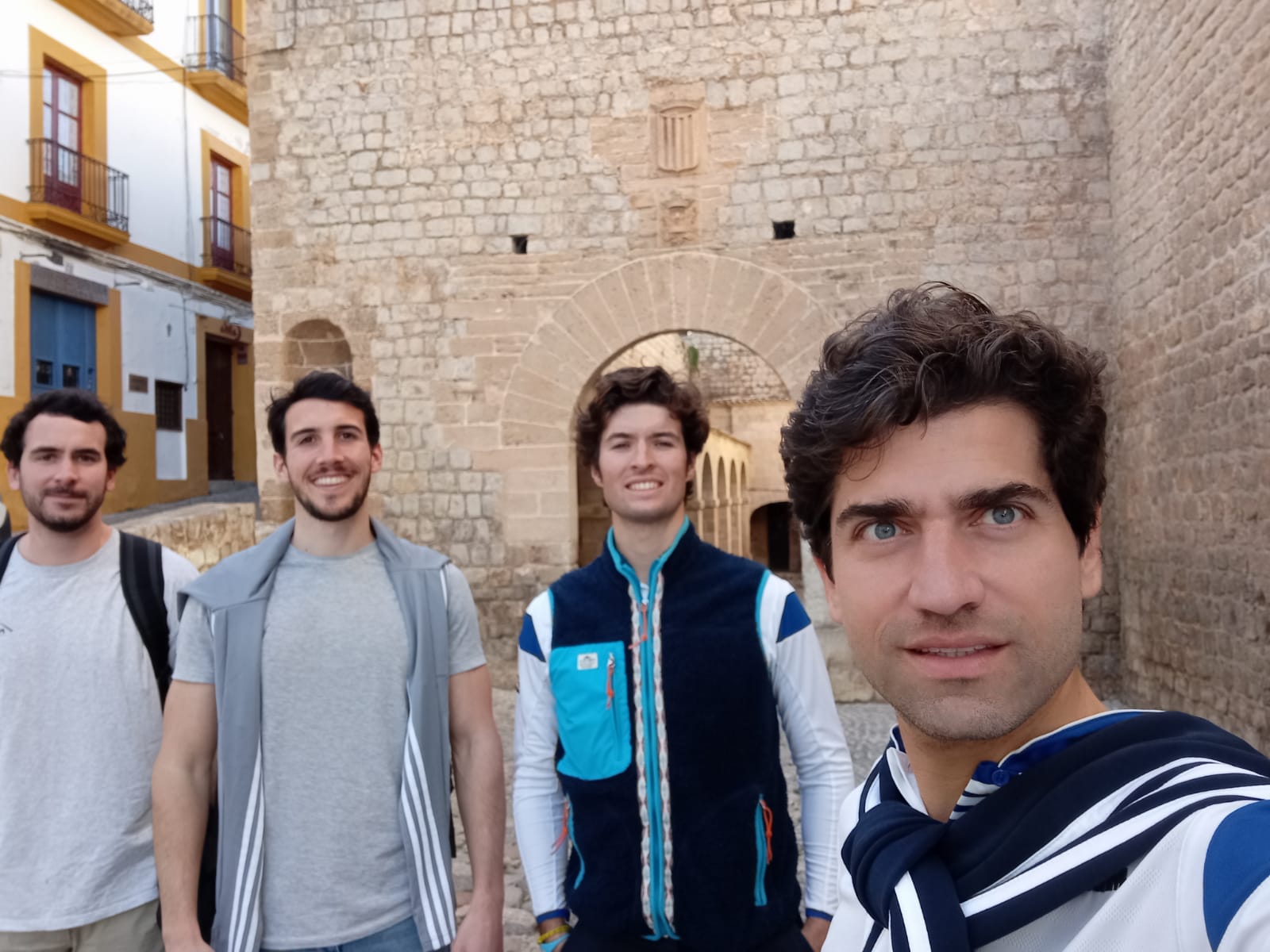 Valencia-Ibiza en velero para ver al Real Zaragoza: "Fue una bonita locura" Valencia-Ibiza en velero para ver al Real Zaragoza: "Fue una bonita locura"