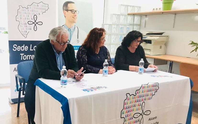 Manoli Flores, Presidenta de la Asociación Alicante contra el cáncer sede Torrevieja, habla para Onda Cero Manoli Flores, Presidenta de la Asociación Alicante contra el cáncer sede Torrevieja, habla para Onda Cero