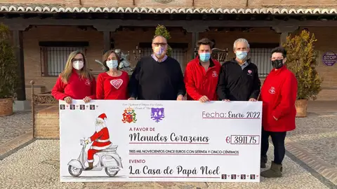 Cheque para Fundación Menudos Corazones Cheque para Fundación Menudos Corazones