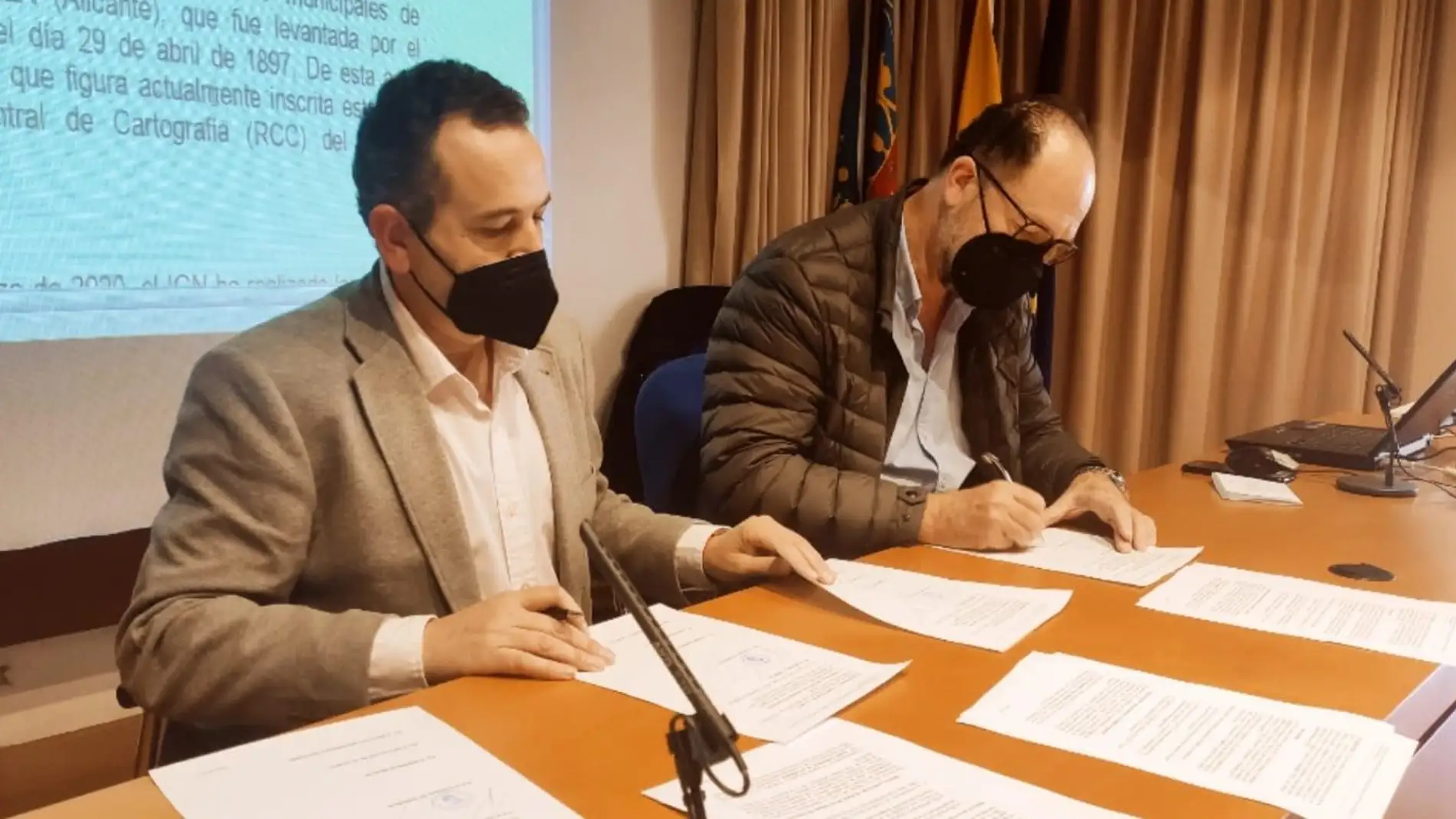 El Ayuntamiento firma la delimitación municipal entre Orihuela y la Región de Murcia 