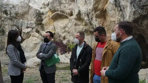 Ángel Herrador acompañado de la alcaldesa de Monturque, Teresa Romero Ángel Herrador acompañado de la alcaldesa de Monturque, Teresa Romero