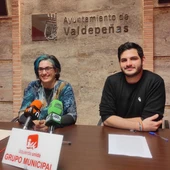 Juana Caro y Alberto Parrilla, concejales de IU en el Ayuntamiento de Valdepeñas Juana Caro y Alberto Parrilla, concejales de IU en el Ayuntamiento de Valdepeñas