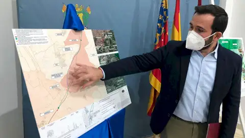 Manuel Martínez, Alcalde, hemos pedido a la inutilización de las antiguas vías de cercanías adif