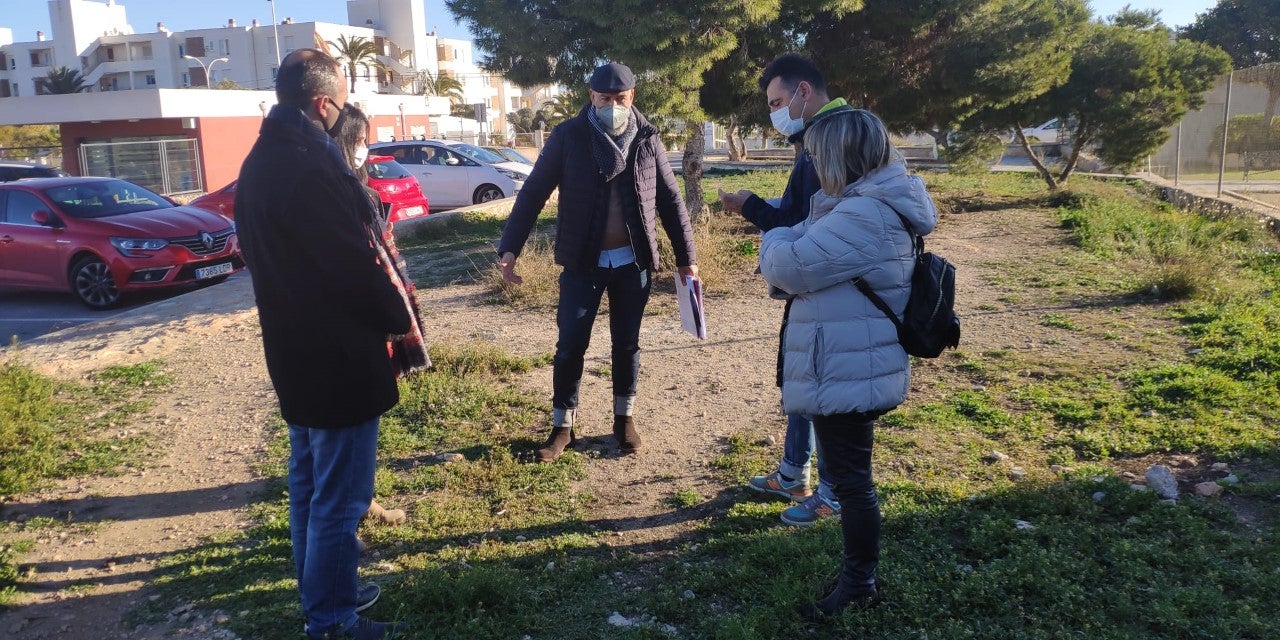 La instalación de una antena de 25 metros de altura dará cobertura de telefonía móvil a 8000 vecinos de Gran Alacant de Santa Pola La instalación de una antena de 25 metros de altura dará cobertura de telefonía móvil a 8000 vecinos de Gran Alacant de Santa Pola