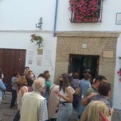 Turistas visitan los patios de Córdoba