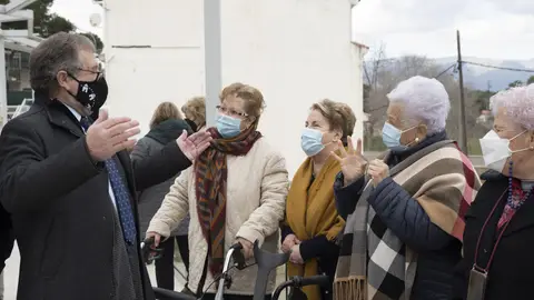 La Diputación reclamará a las entidades bancarias una atención personalizada para los mayores La Diputación reclamará a las entidades bancarias una atención personalizada para los mayores