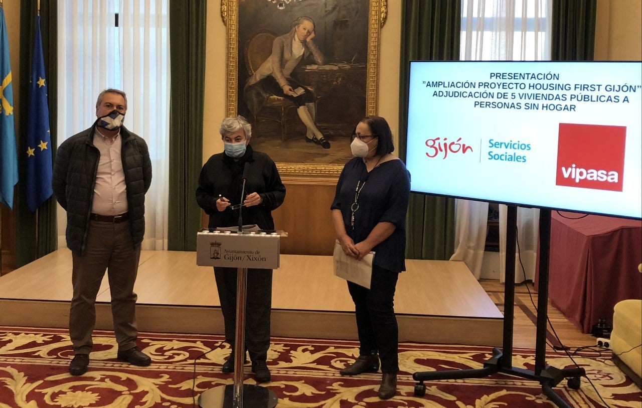 Cinco personas sin techo de Gijón dormirán hoy en su propia casa Cinco personas sin techo de Gijón dormirán hoy en su propia casa