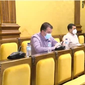 Sillones vacíos grupos municipales VOX y PP Sillones vacíos grupos municipales VOX y PP
