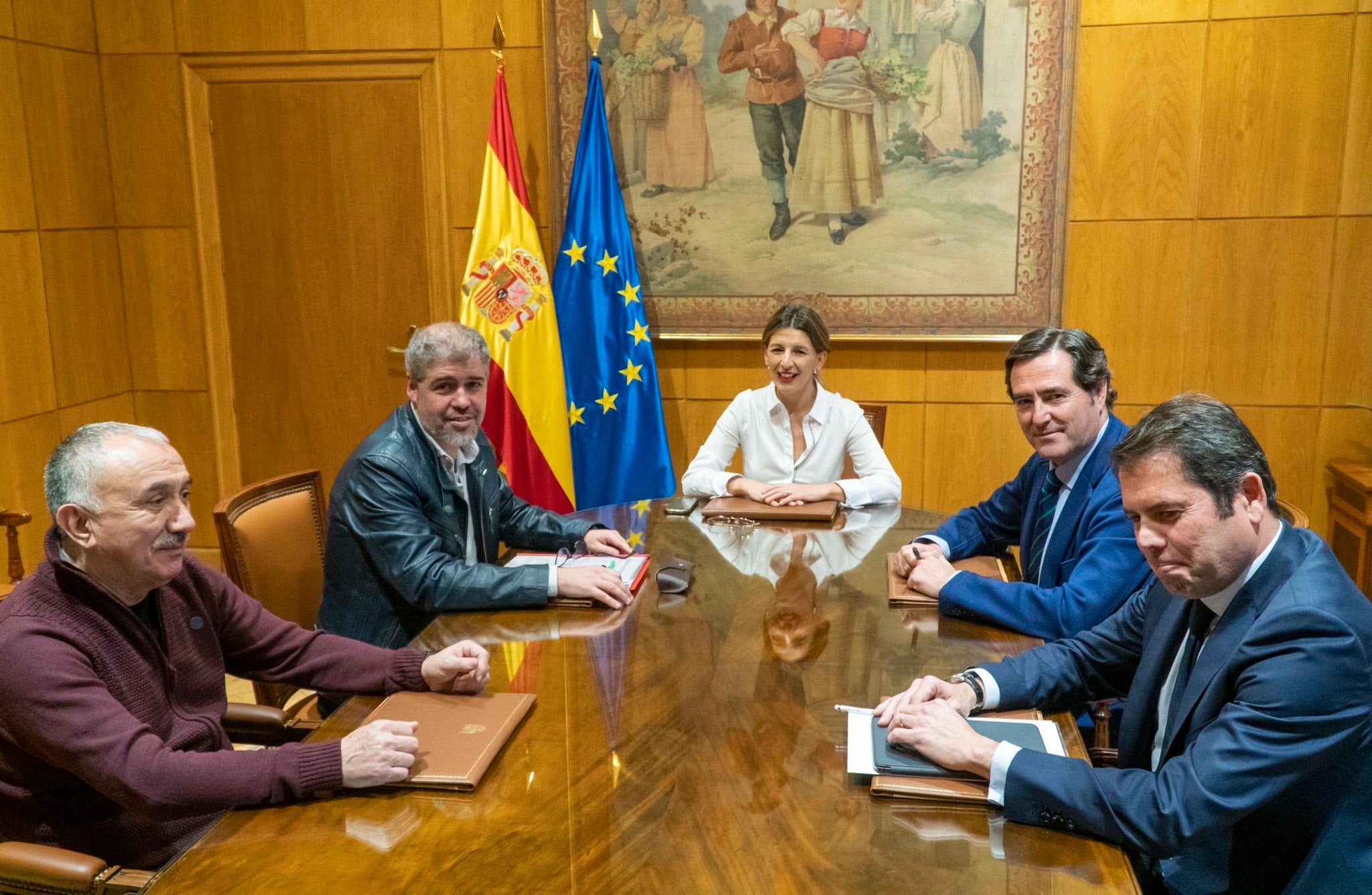 Rosa Santos (CEOE), sobre la subida del salario mínimo: "No hay ninguna posibilidad de negociación" Rosa Santos (CEOE), sobre la subida del salario mínimo: "No hay ninguna posibilidad de negociación"