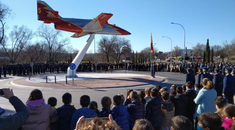 Inaugurada la nueva glorieta de Ciudad del Aire con un acto de homenaje a &ldquo;Ayo&rdquo; Garvalena
