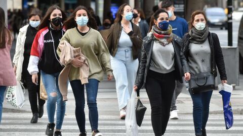 La mascarilla ya no será obligatoria en el exterior a partir del jueves