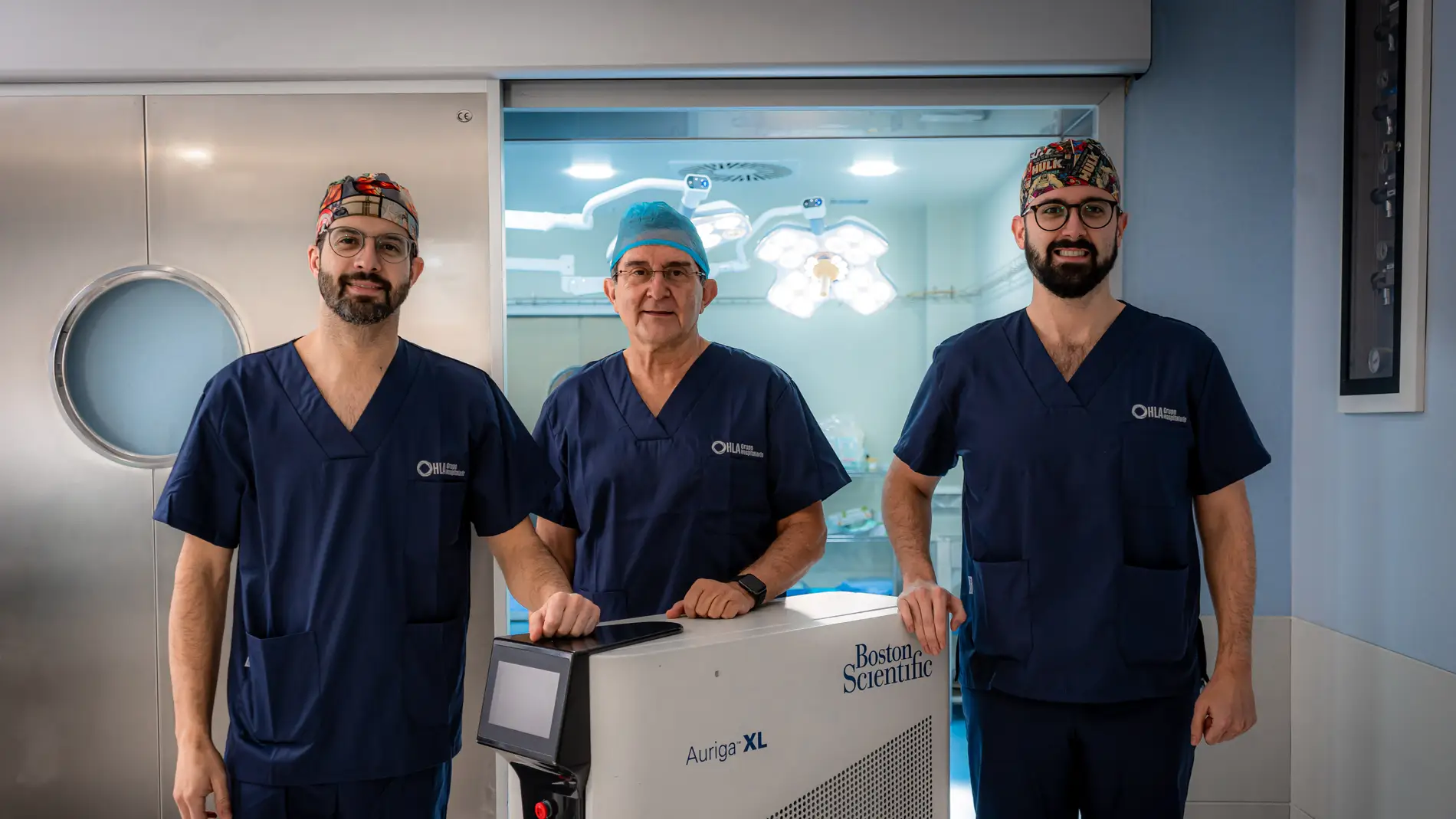 Los doctores Rivero y España acaban de introducir en la Unidad de Urología de HLA El Ángel 