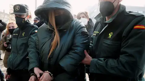 Ana Sandamil en su llegada a la Audiencia Provincial Ana Sandamil en su llegada a la Audiencia Provincial