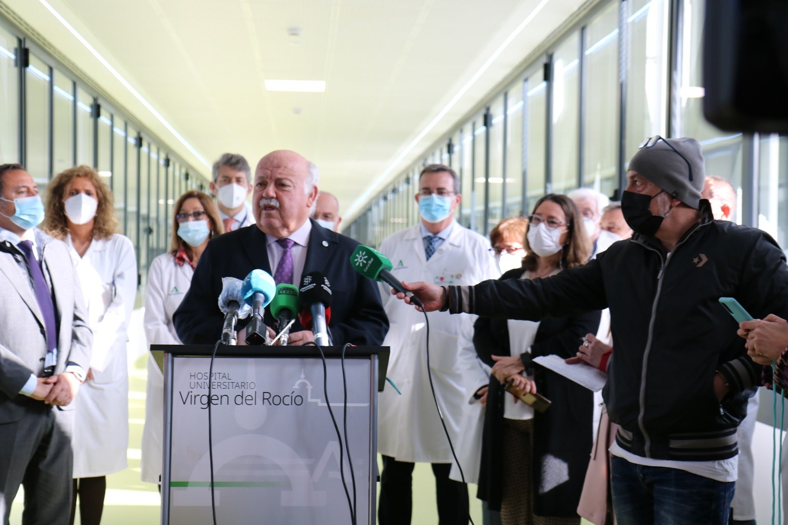 El hospital Virgen del Rocío cuenta ya con una nueva pasarela que conectará el hospital de la mujer, el de rehabilitación y traumatología El hospital Virgen del Rocío cuenta ya con una nueva pasarela que conectará el hospital de la mujer, el de rehabilitación y traumatología