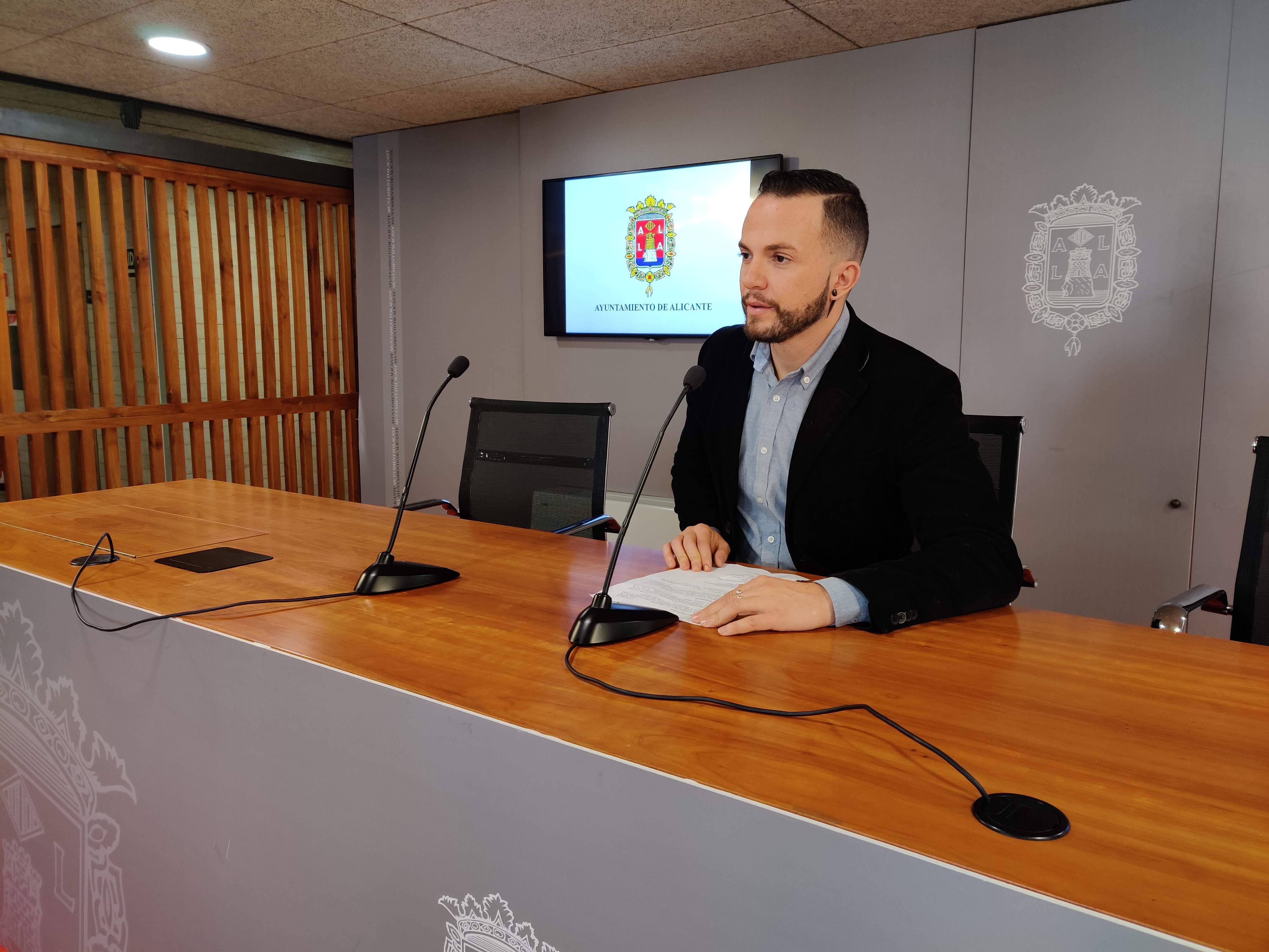 Compromís plantea bonificaciones a las entidades bancarias de Alicante que sean amigables con los mayores Compromís plantea bonificaciones a las entidades bancarias de Alicante que sean amigables con los mayores