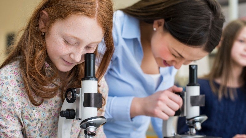 Mujeres científicas de Ciudad Real: "Que las chicas no se asusten y afronten el reto de estudiar tecnología y ciencia" Mujeres científicas de Ciudad Real: "Que las chicas no se asusten y afronten el reto de estudiar tecnología y ciencia"