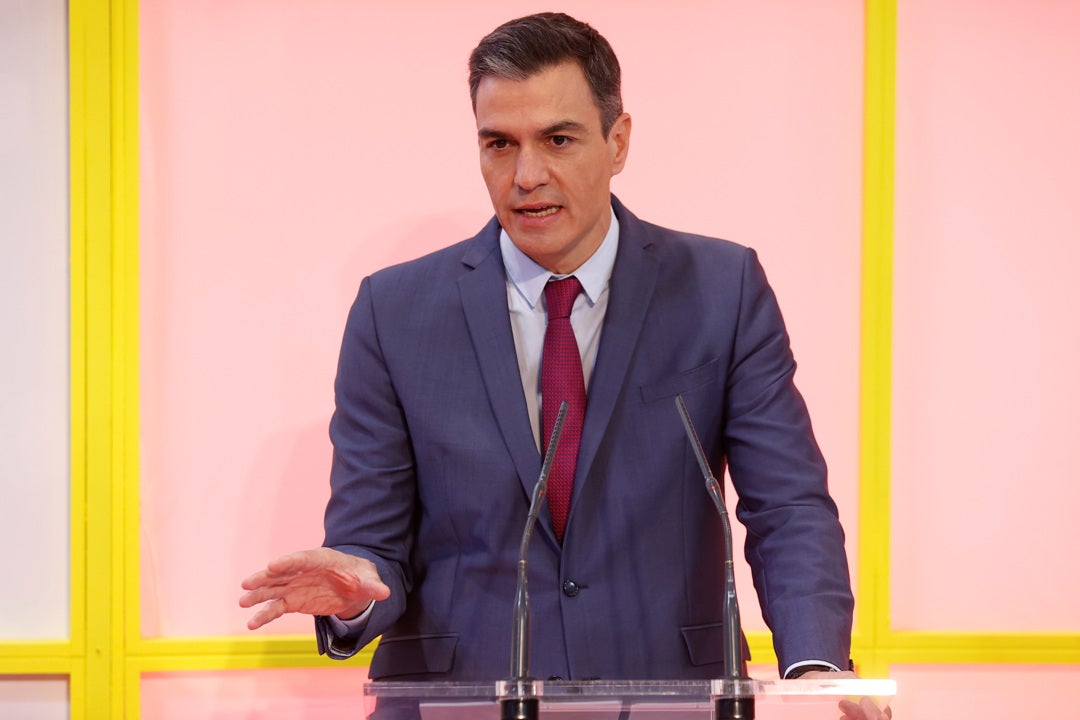 Pedro Sánchez llama al Rey y a Pablo Casado para informarles de los nuevos acontecimientos en la crisis de Ucrania Pedro Sánchez llama al Rey y a Pablo Casado para informarles de los nuevos acontecimientos en la crisis de Ucrania
